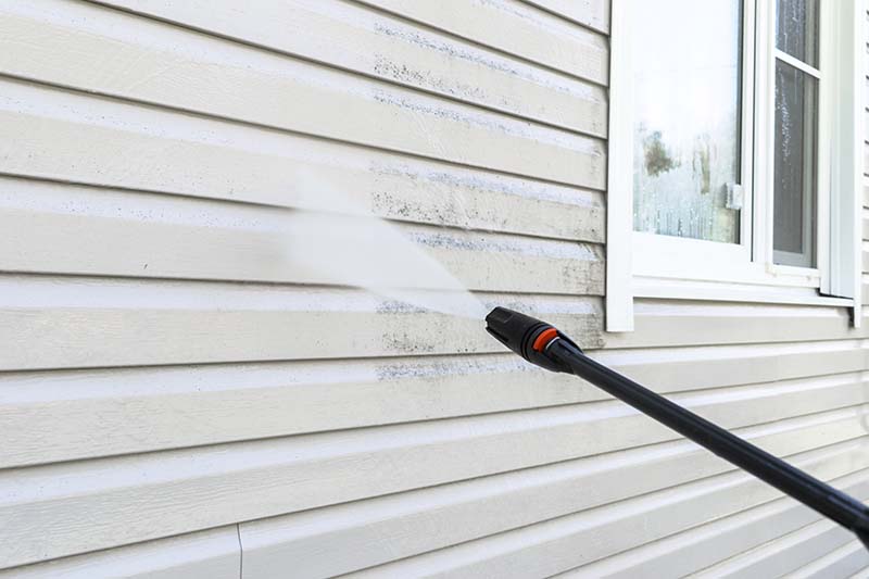 Hire a Professional Pressure Washer before Painting Your Home